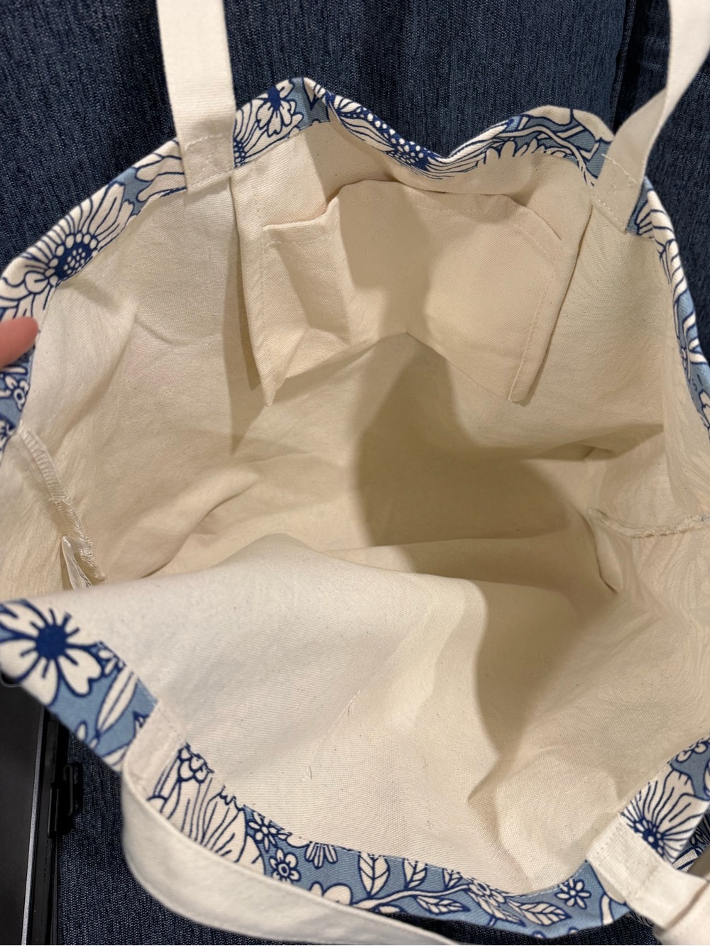 LIFE IS GOOD Blue Floral Canvas Tote Bag with matching wristlet - Picture 5 of 7